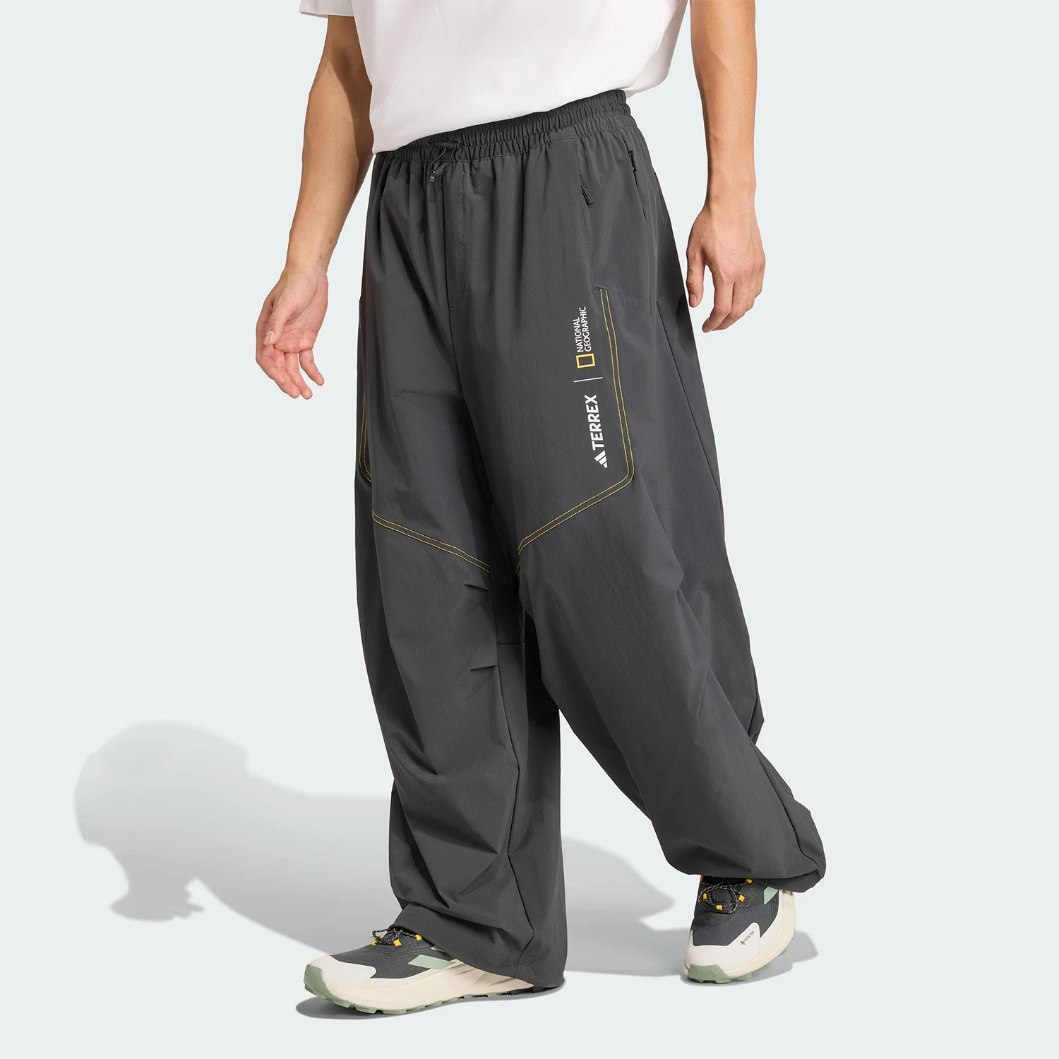 

Оригинальные летние мужские спортивные брюки Adidas для активного отдыха KC2339