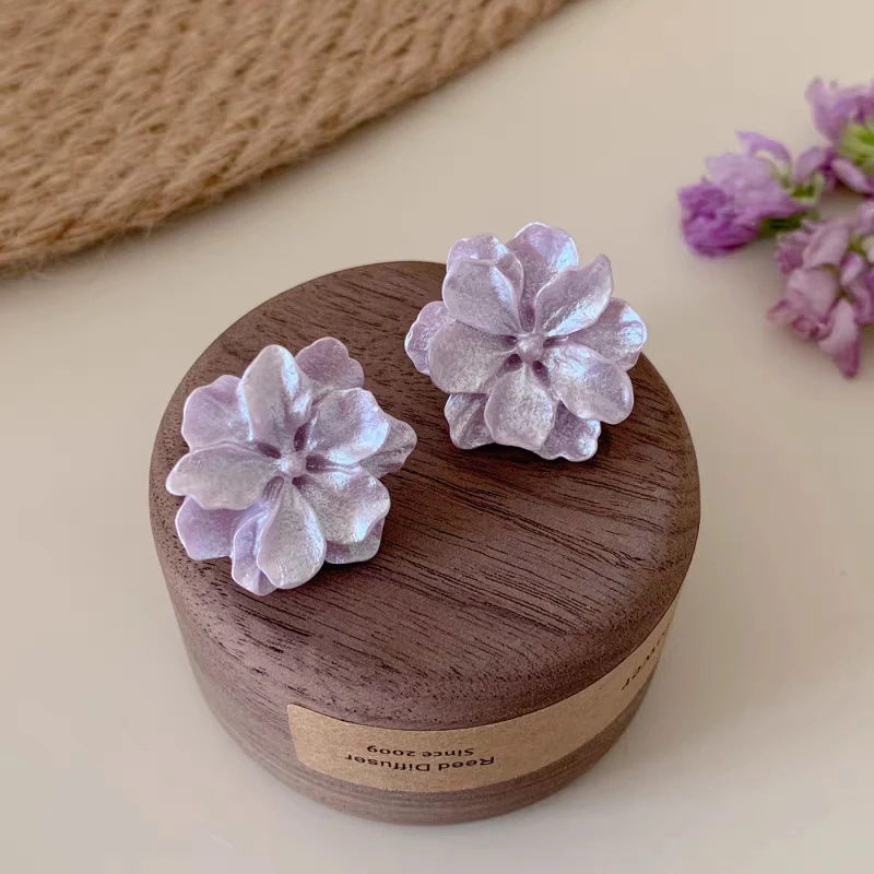 

Temperament Purple Camellia Flower Stud Earrings for Women Exaggerated Acrylic Floral Earring Girls Wedding Party Trendy Jewelry