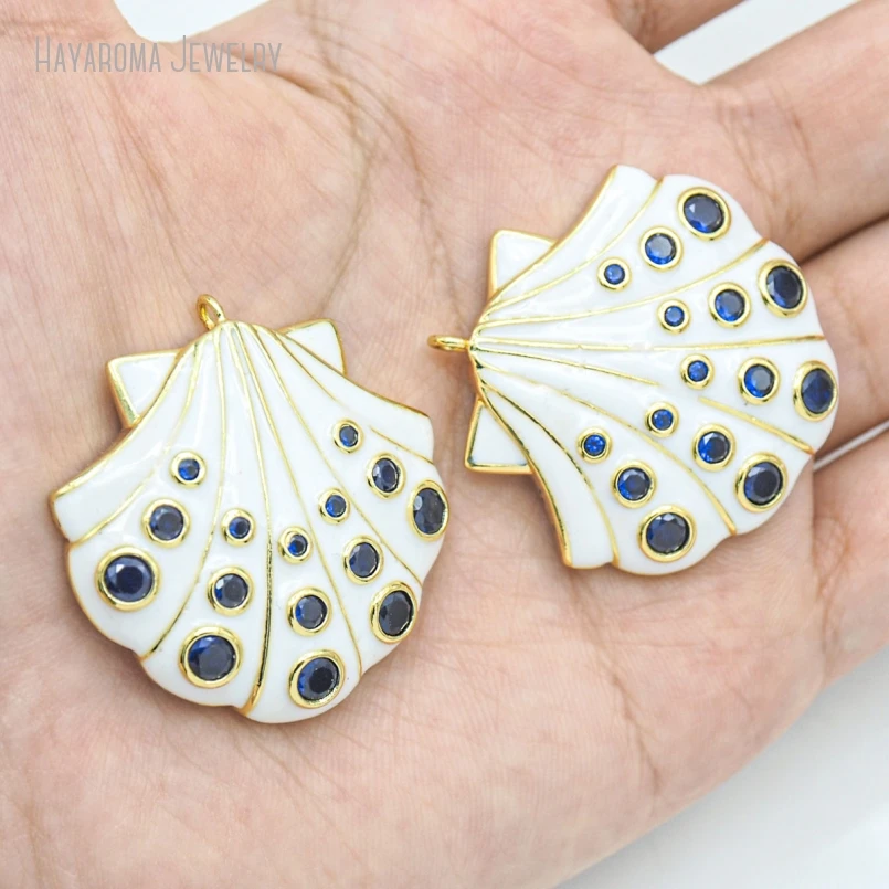 

5Pcs Wholesale Enamel White Nautical Shell Shape Jewelry Copper Metal Cubic Zirconia Invisible Setting Gold Color Pendant