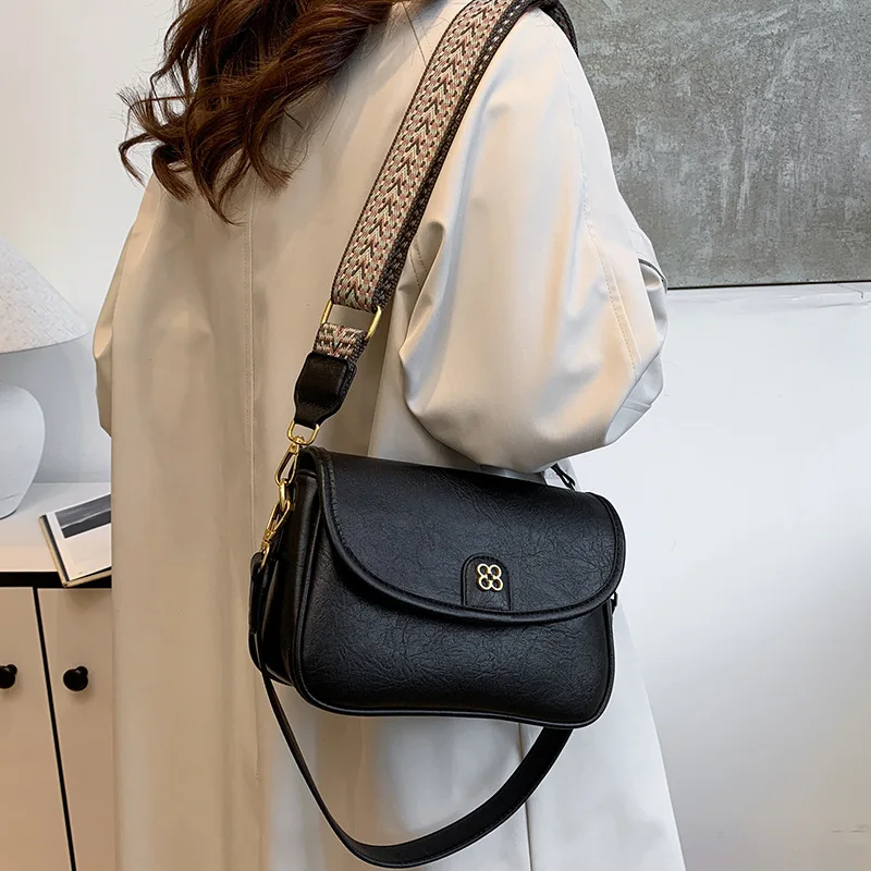 

2025 New High-End Texture Women’s Shoulder/Messenger Small Square Bag — Simple Splicing, Unique Temperament, Trendy & Versatile