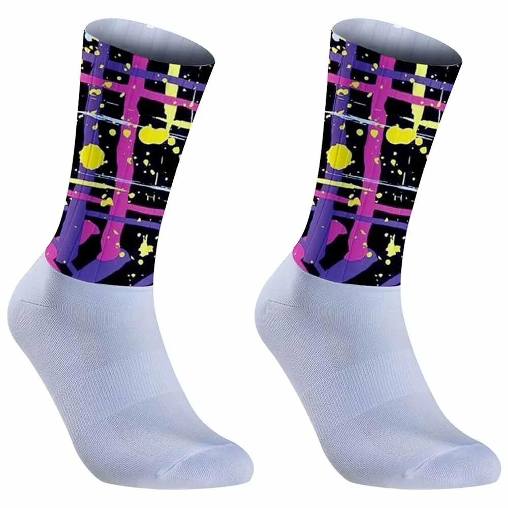 Creative graffiti sports cycling socks, unisex, sweat absorbing, suitable for outdoor sports enthusiasts and more people