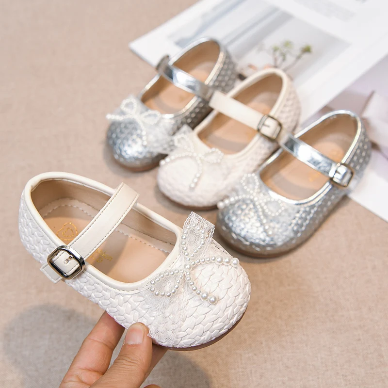 

Toddler Girls Braided Leather Shoes with Beaded Bow 2026 New Spring Kids Mary Jane Flats Soft Sole Classic Elegant Party Shoes
