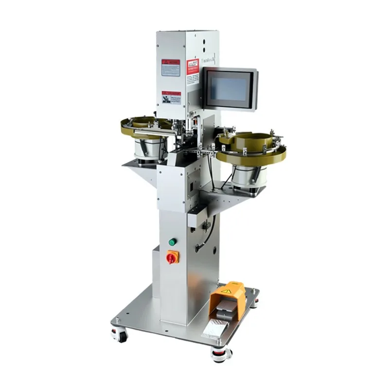 Automatic punching gasket shell jacket down jacket button fastening integrated machine