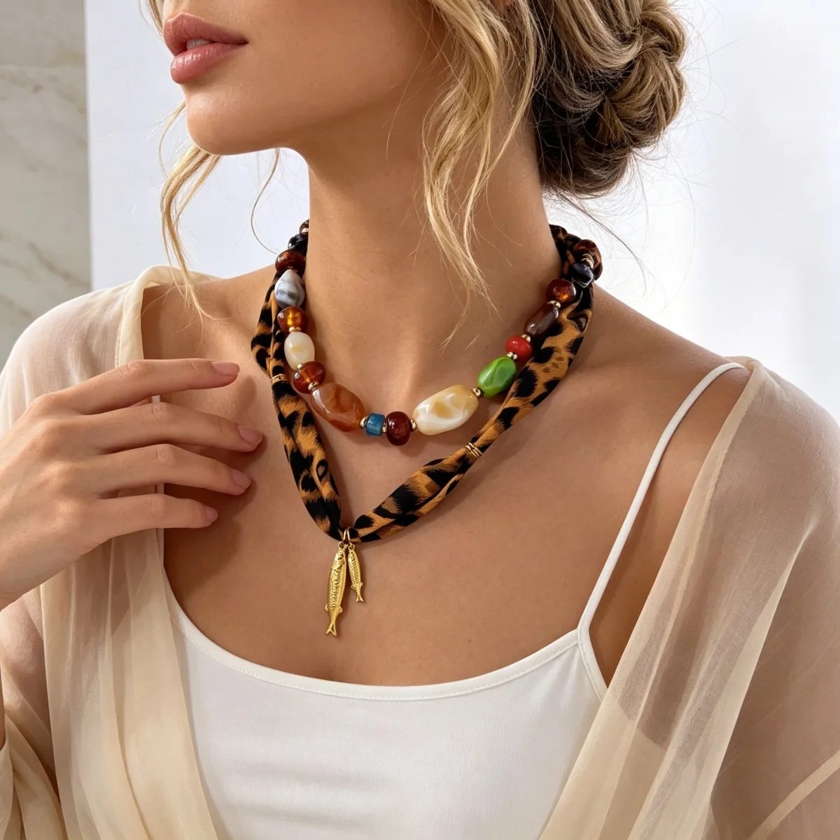 Leopardenmuster-Schalband-Halskette mit Acrylperlen und Edelstahl-Fischanhänger für Damen, Maillard Unregelmäßiger Perlen-Choker-Schmuck – Detail 8