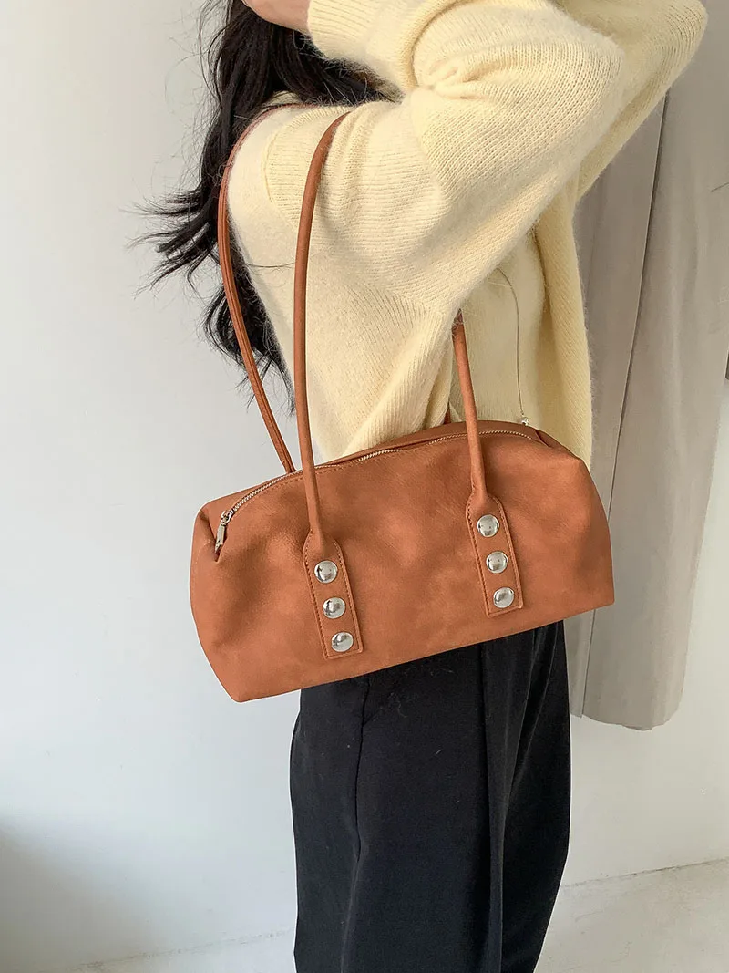 

Модные женские сумки Boston с крупными заклепками, сумки-тоут с верхней ручкой, мягкие сумки через плечо из искусственной кожи, новые сумки-багеты с заклепками, сумки-шопперы