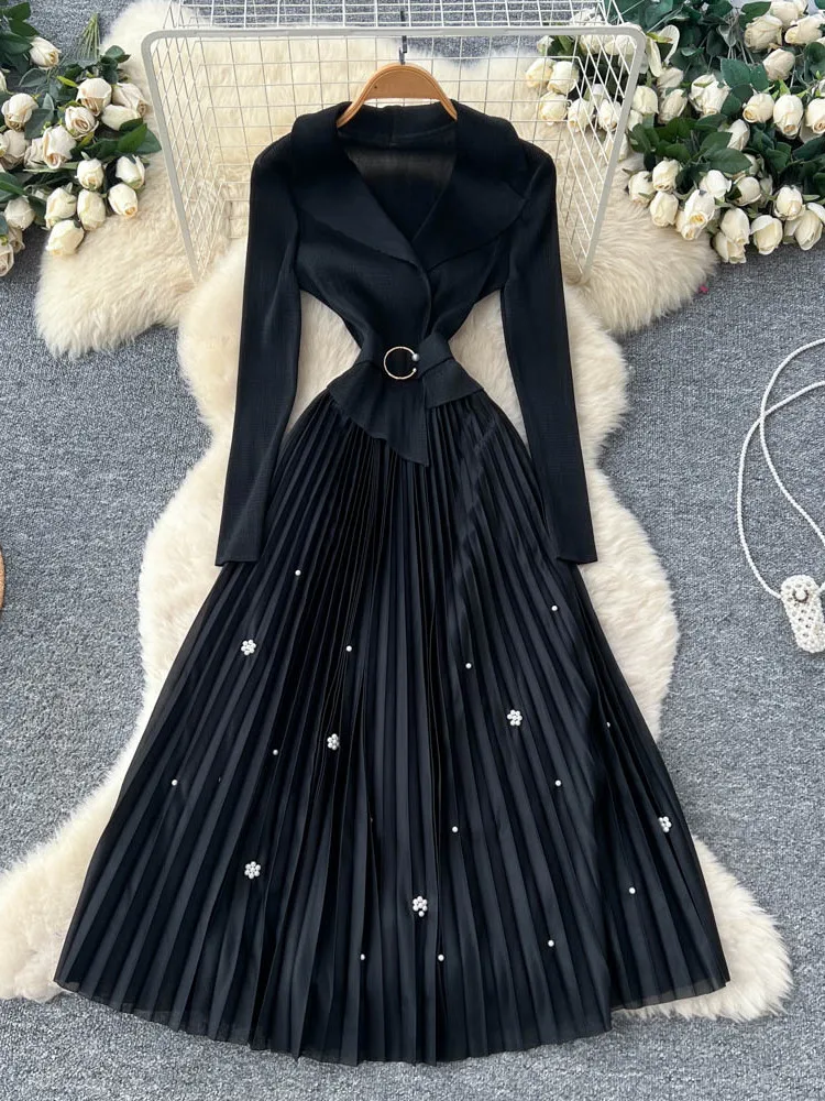 Długi płaszcz z perłowymi zdobieniami i stójką dla kobiet, spódnica w kształcie litery A z wysokim stanem, elegancki styl do pracy.