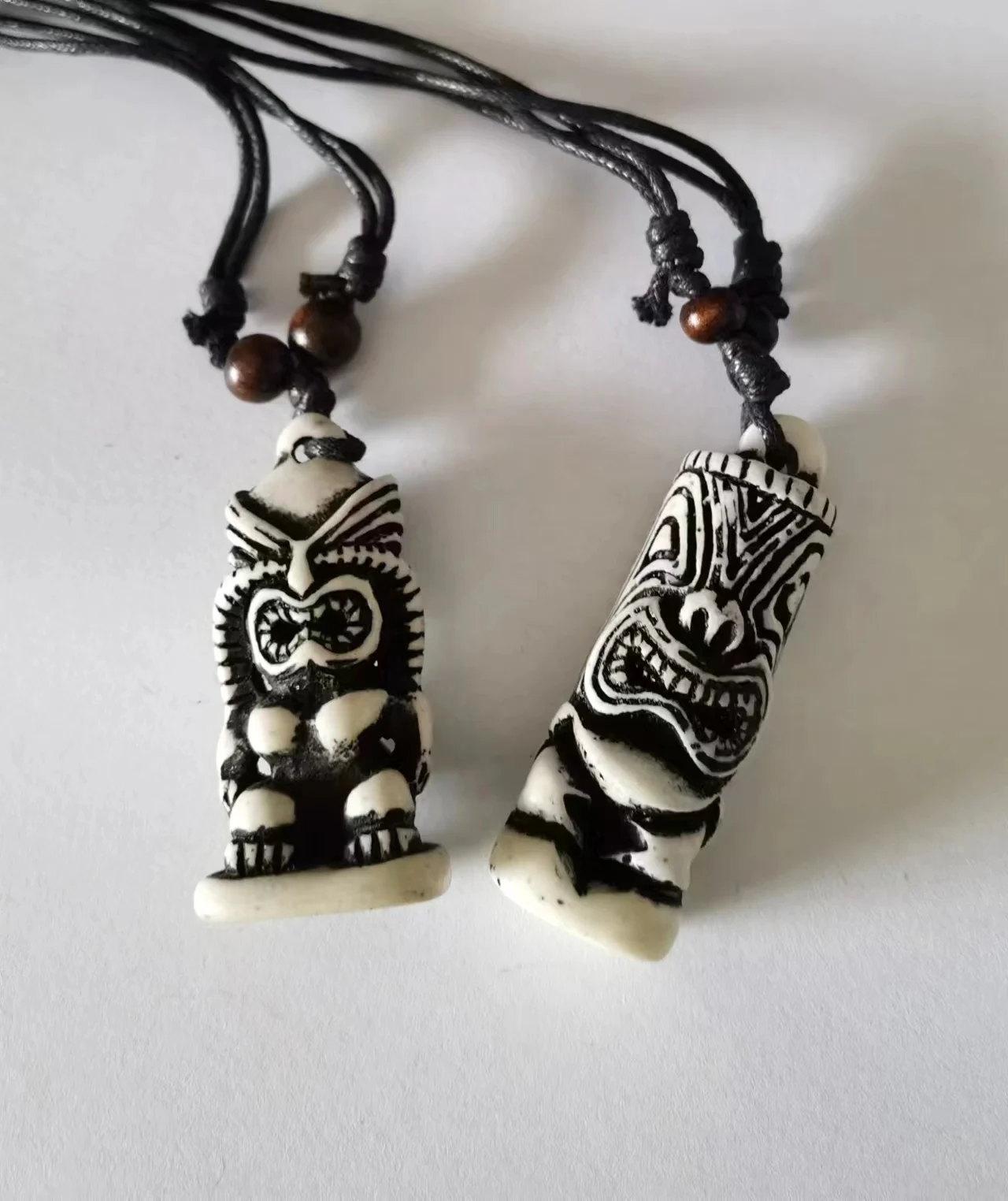 12 pcs  Hot Sale necklace yak bone pendant tribes jewelry Handmade TIKI Choker for surfing   ym