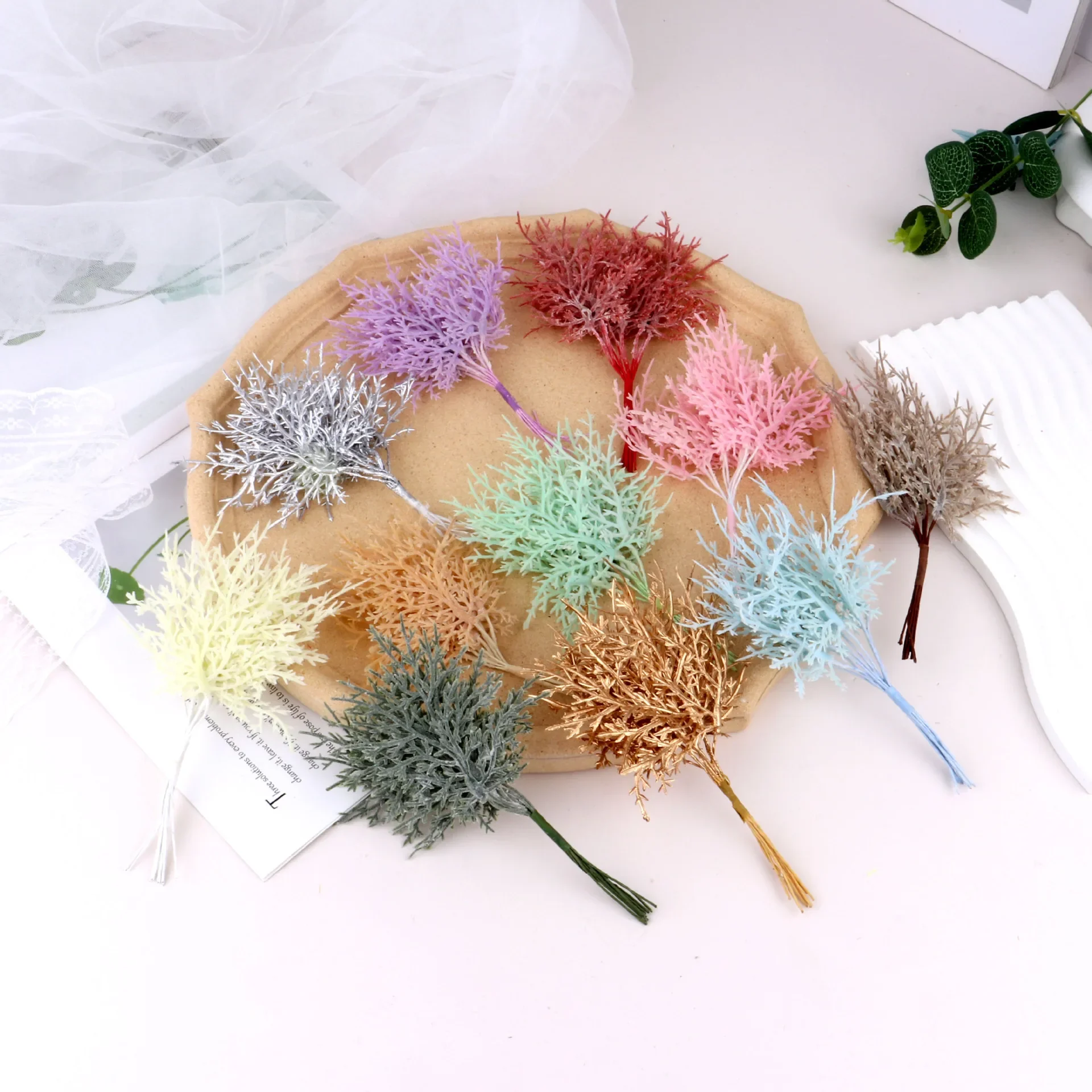 

10pcs Artificial Plants Cheap Christmas Leaves Vases for Home Decor Wedding Bridal Accessories Clearance Diy Gifts Plastic