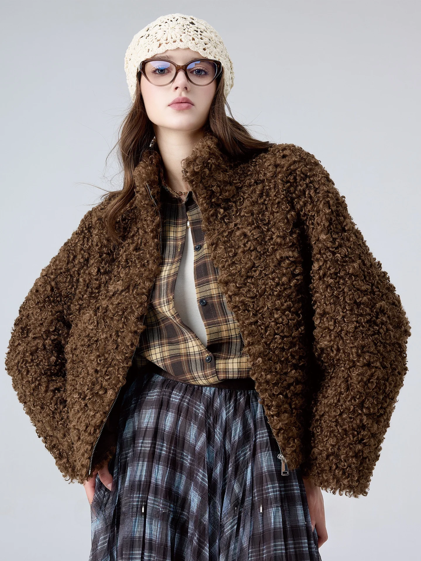 

Теплая коричневая куртка-пальто в стиле «тедди» для женщин, повседневная, свободного кроя, из полиэстера и спандекса, коллекция CONHENYAO Зима 2025