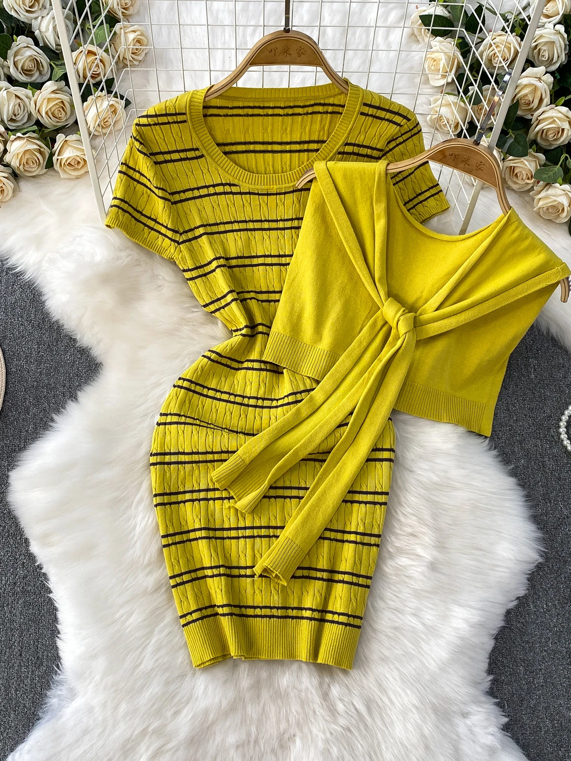 

Модное вязаное платье с вышивкой и полосками, с круглым вырезом, летнее, облегающее, с короткой юбкой, с завышенной талией, цветное.