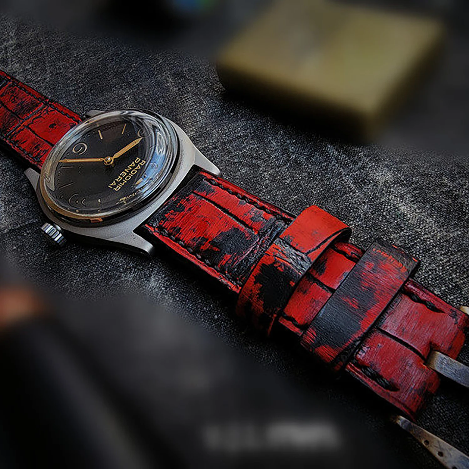 HANDMADE CUSTOM VINTAGE AMERICAN MATTE ALLIGATOR LEATHER, DISTRESSED FINISH, PIN BUCKLE WATCH STRAP