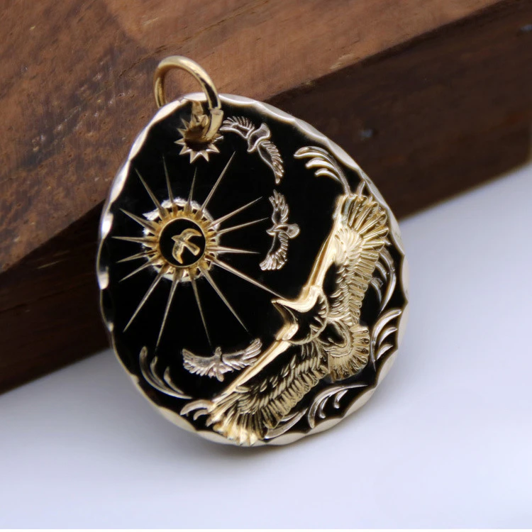 Mysterious European and American Men's Charm Necklace Pendant Circular Flying Towards The Sun Eagle with Beautiful Symbolism