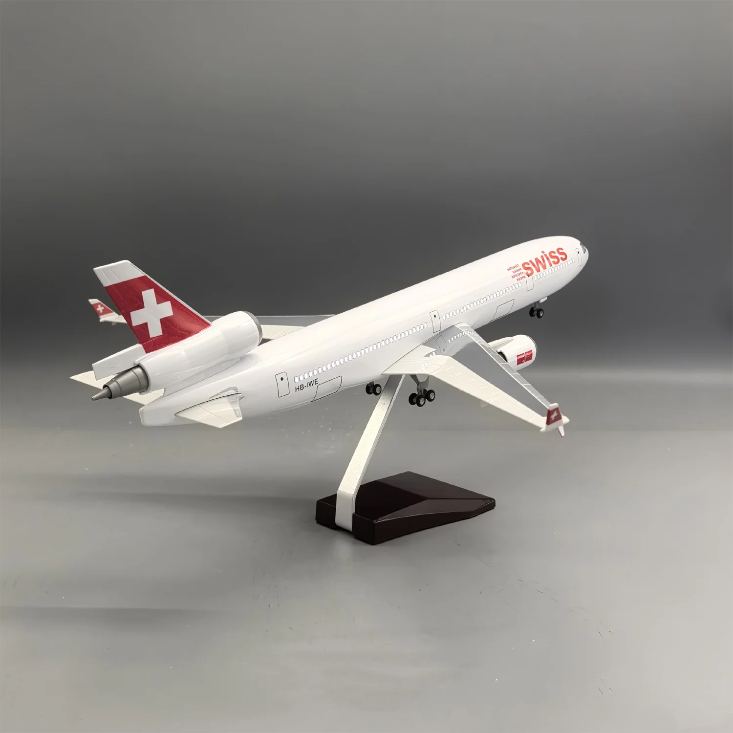 Swiss Airline MD11 Model Airplane Diecast 1/85 Scale Plane 47CM Adults Fun Resin Collectible Mminiatures with Light Wheel Landin