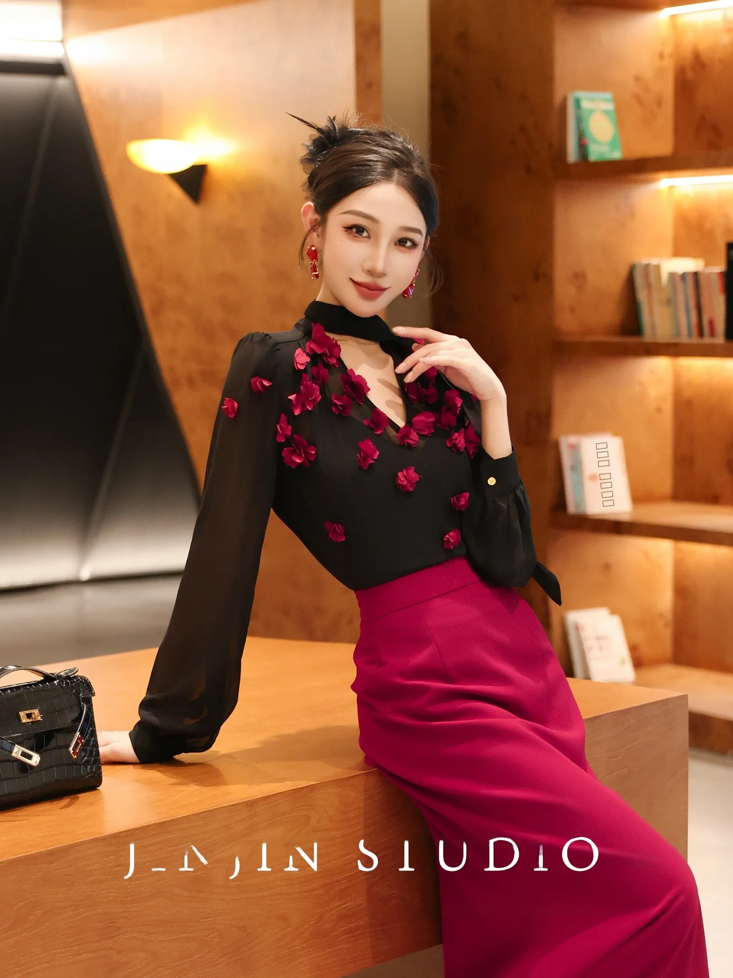 

Original MD Early Spring Rose Design Slim Fit Long Sve Top French Sle Stand Fit Breathable Skin-friendly V-ne T-irt