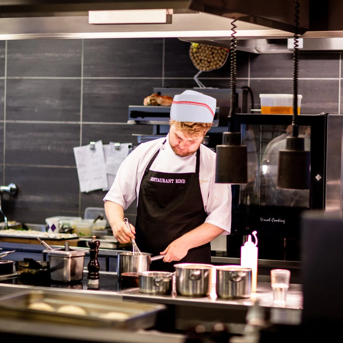 50 stuks wegwerp chef-kok hoeden lichtgewicht hoofddeksels eenvoudige keukenaccessoires voor koks rode chef-kok cap wegwerp chef-kok cap