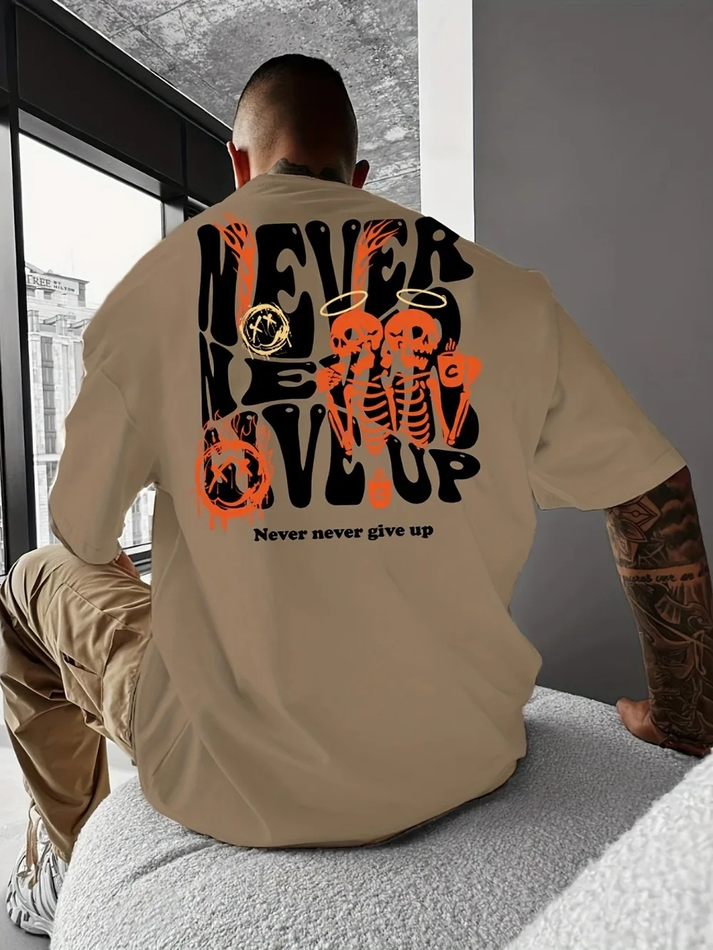 القميص الرجالي الجديد لصيف 2025 عبارة عن طباعة حروف ثلاثية الأبعاد كاجوال عصرية وقابلة للتنفس ومريحة