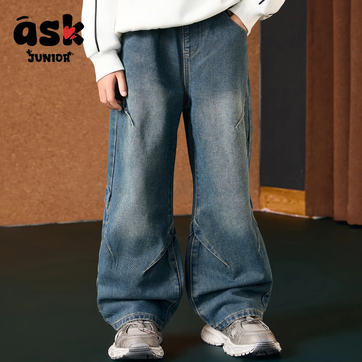 

Children and Boys Spring Fold Design Sports Casual Straight Jeans