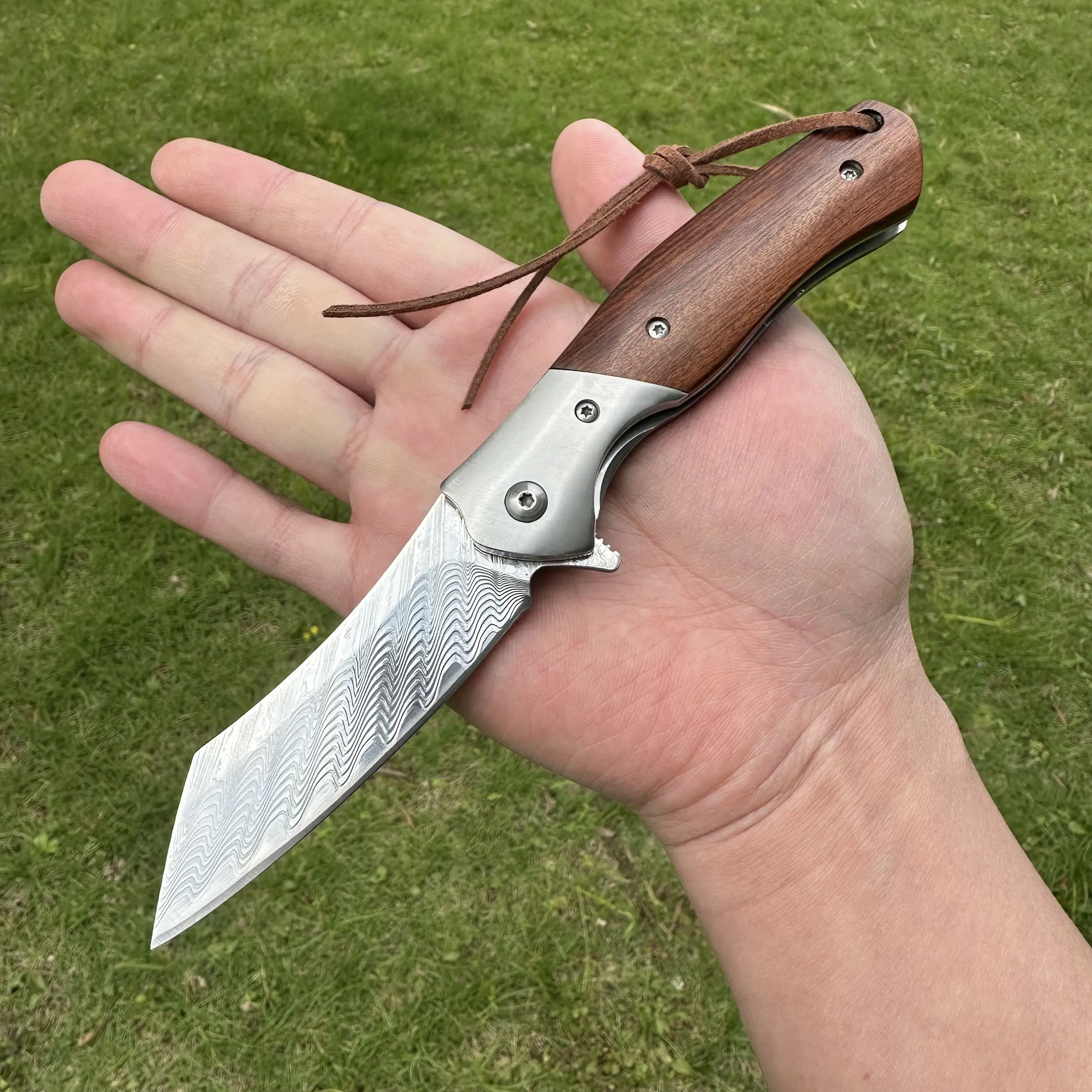 

Topwell Handmade FM034 Janpanese Folding Knife Mirror Damascus VG10 Blade Sandalwood Handle Smooth Opening Outdoor EDC Portable