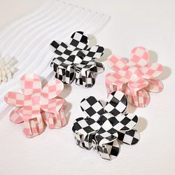 1 set of Women's classic checkerboard acrylic flower clip Thick hair long hair for black and white checkerboard flower clip Pink