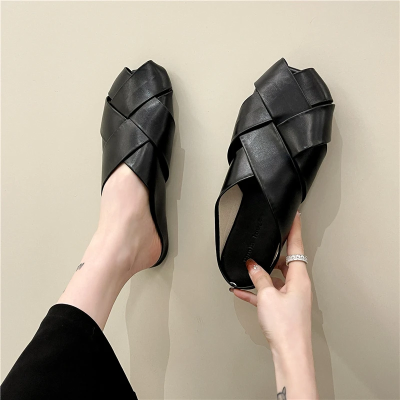 Buty damskie klapki damskie slajdy Cover Toe mokasyny moda miękkie 2022 płaskie luksusowe gumowe PU sztukateria podstawowe mokasyny kobiece buty