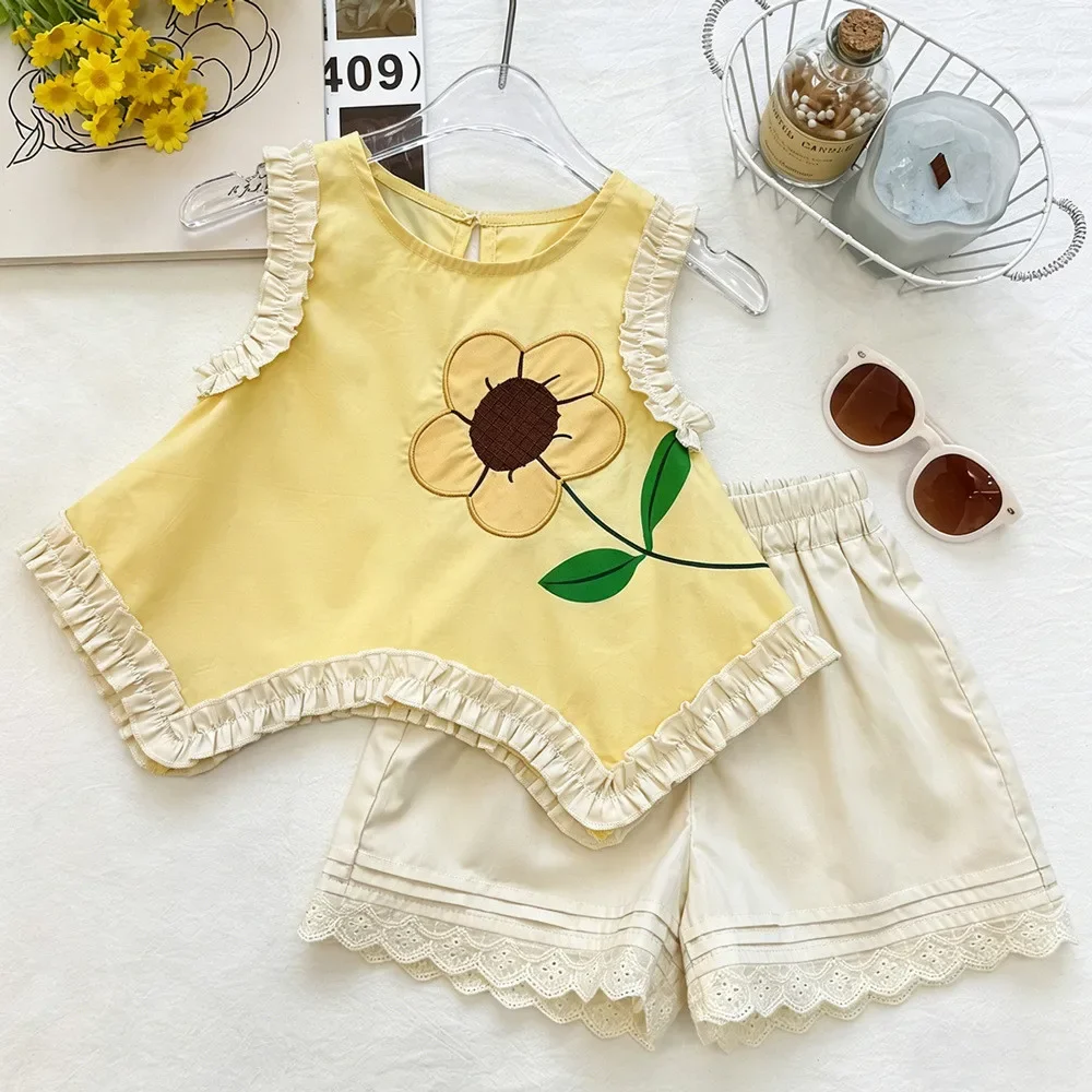 

Summer Collection Baby Girl Clothes Sunflower Applique Sleeveless Top + Beige Loose Shorts Outfit Sweet and Cute Pastoral Daily
