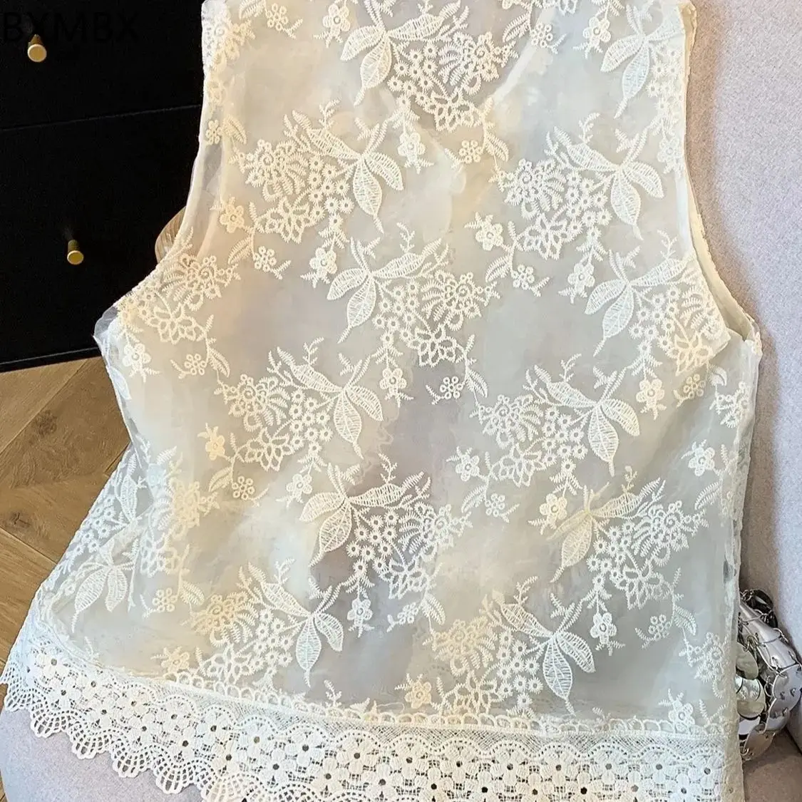 New Chinese Embroidery Crew Neck Vest Women's 2025 Summer New Sleeveless Skinny Jacket Embroidery National Style Lace