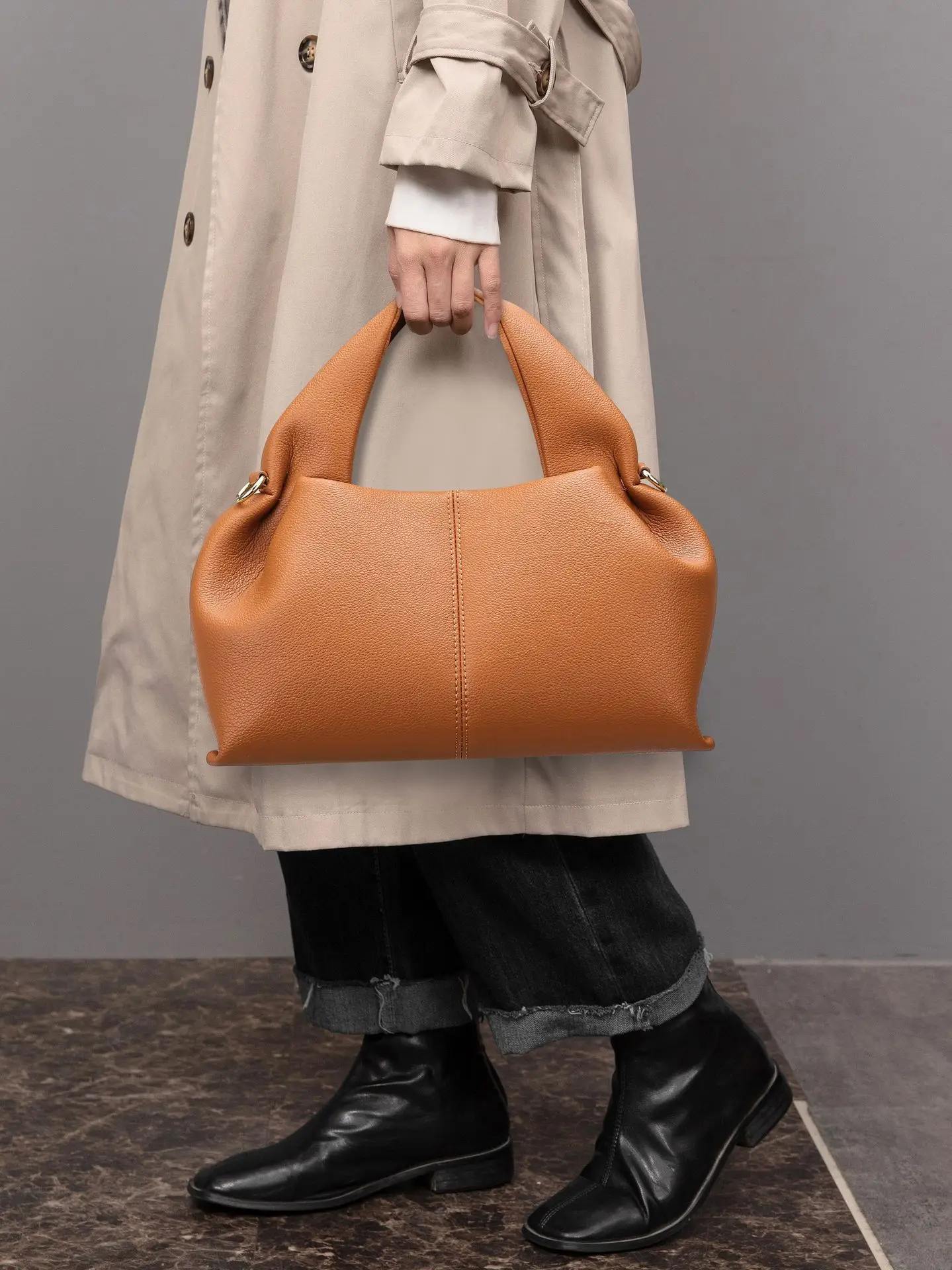 2024 new autumn and winter women's bag niche fashion versatile handbag large capacity commuting soft leather women's bag