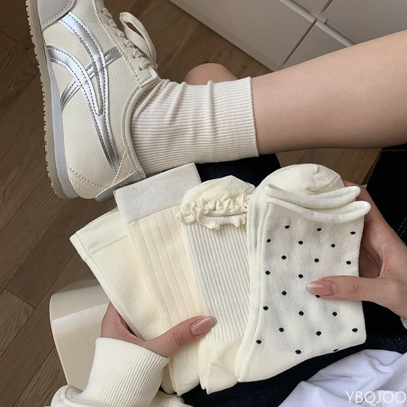 5 Paar gepunktete, schimmelresistente, schweißabsorbierende, atmungsaktive, weiche, bequeme Freizeitsocken für Damen, weiße Baumwollsocken mit mittlerer Länge