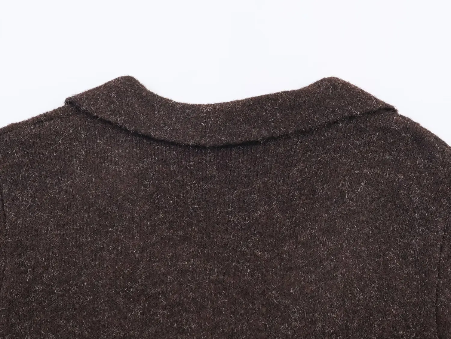 2025 Nuovi abiti da donna: cardigan lavorato a maglia impreziosito da bottoni con gioielli di moda in stile europeo e americano