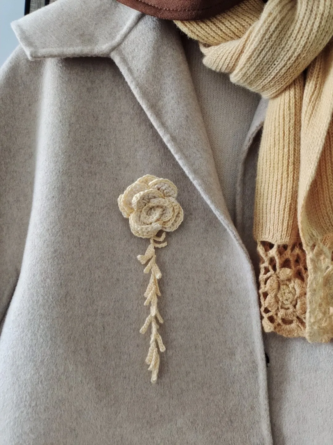 Handmade Chinese Style Beige Cotton Linen Crochet Rose Flower Tassel Brooch Lucky Auspicious Pin For Women Coat Scarf Dress Wear