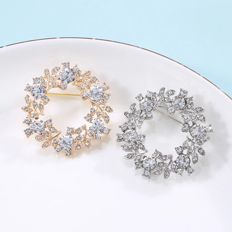 Rhinestone Wreath Brooches for Women Unisex Botanical Flower Pins Banquet Party Backpack Gifts Jewelry Accessories