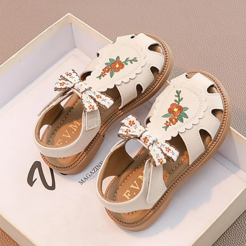 Unishuni Baby Girls Sandal Princess Soft Sole Summer Sandal Child Close Toed Bowknot Beach Shoe with Embroidery Flower Beige