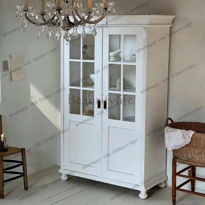 Französischer cremeweißer Massivholz-Beistellschrank mit Glastür, Vitrine im amerikanischen Retro-Stil
