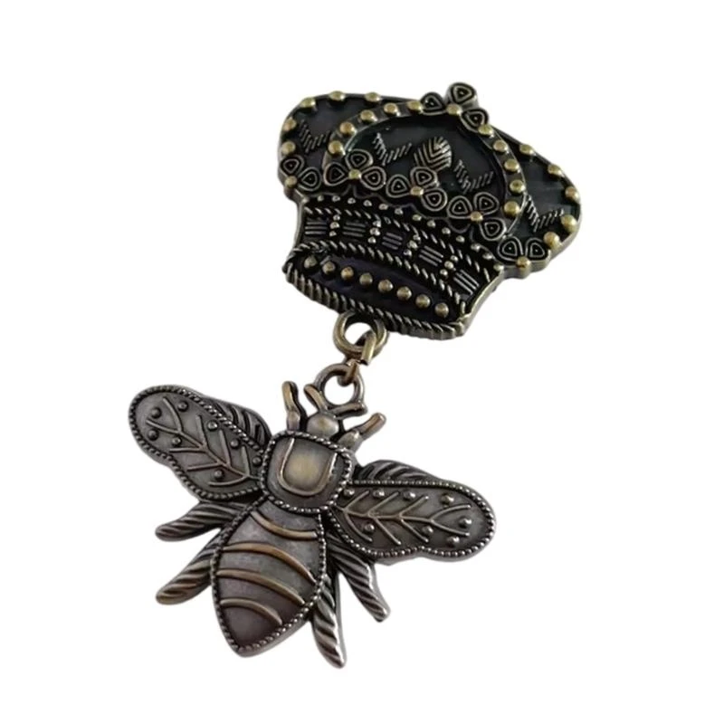 Historical Martial Badge with Detailed Craftsmanship Carved Pattern Star for Collector and Enthusiasts Y166