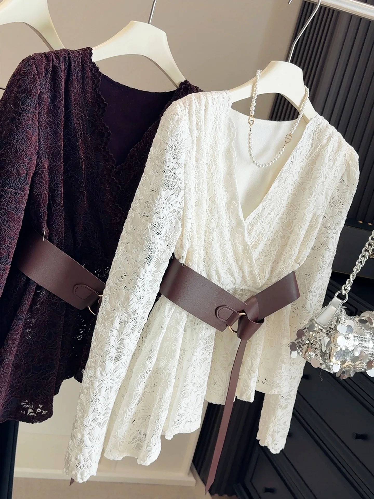 

Casual Dissymmetry Purple Lace Base Shirt Women New Spring V-neck Belt Sheer Casual Fleece-lined Thickened Blouse Beige White