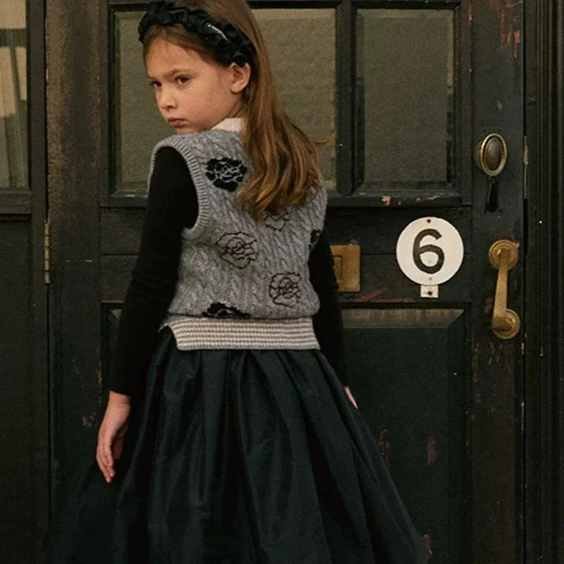 2026 Autumn 2-9Y Girls Knitted Vest Vintage Floral Embroidery Sleeveless Cardigan Waistcoat Button-Up Children Outerwear