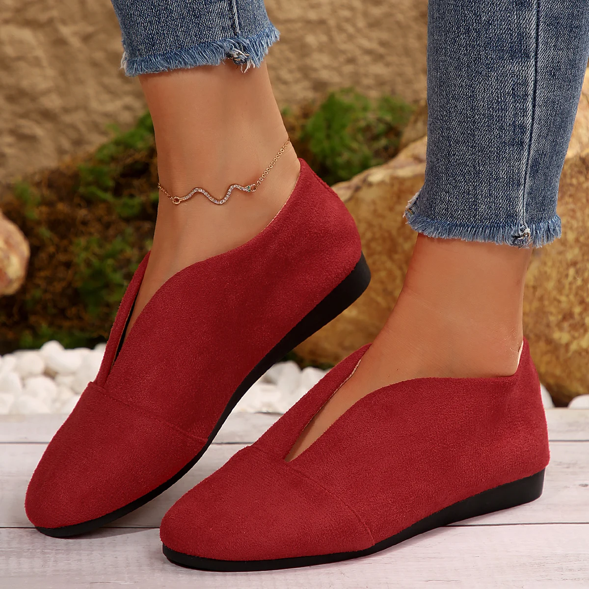 Plus-Size-Damen-Slipper aus Wildleder, V-Ausschnitt, runde Zehen, weich und bequem, lässig, für den täglichen Gebrauch, zum Spazierengehen, in verschiedenen Farben erhältlich. – Detail 22
