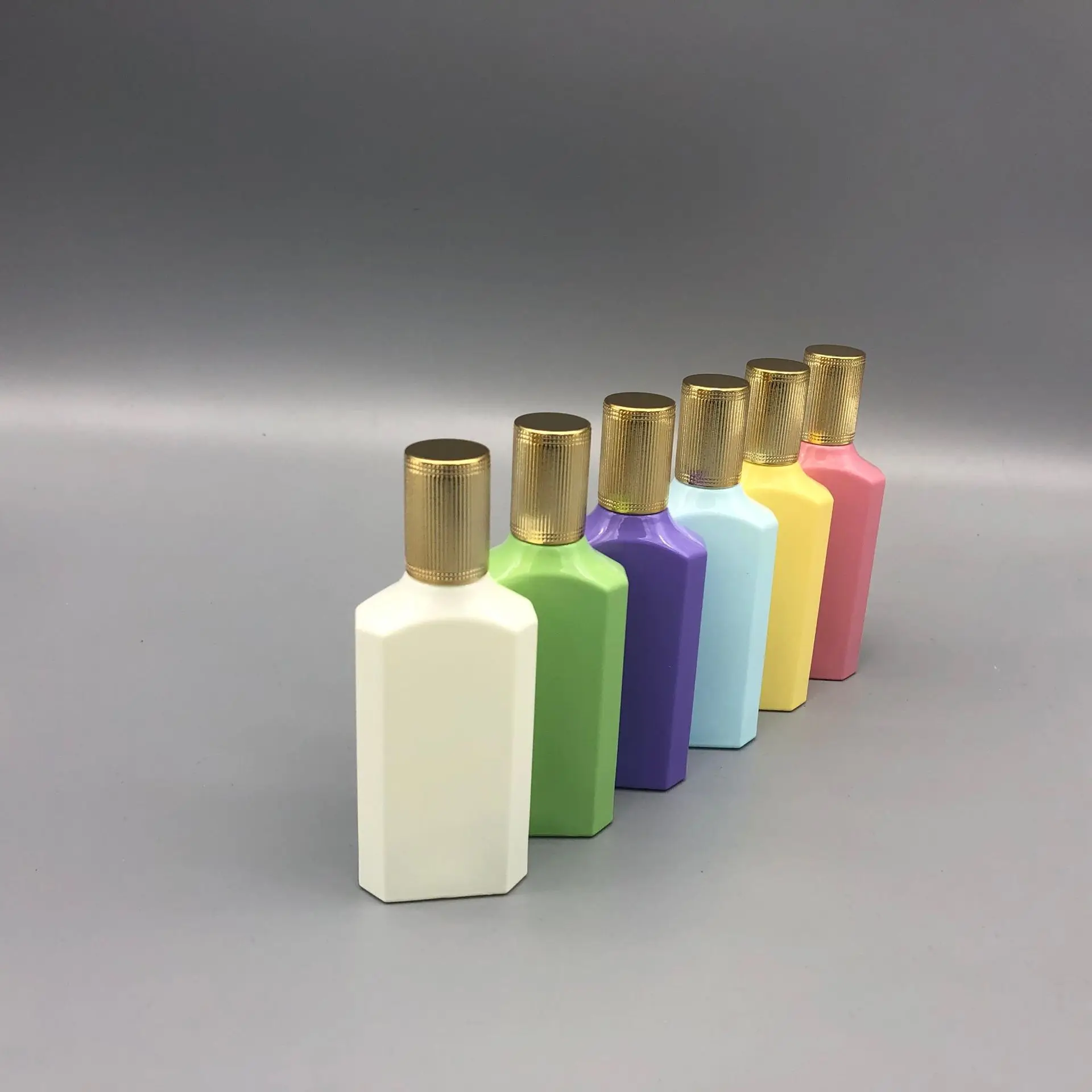 1pcs 6 Color Metal Covers Glass Tank 30ml Perfume Bottle Aluminum Nozzle Spray Refillable Bottle Parfum Cosmetic Glass Container