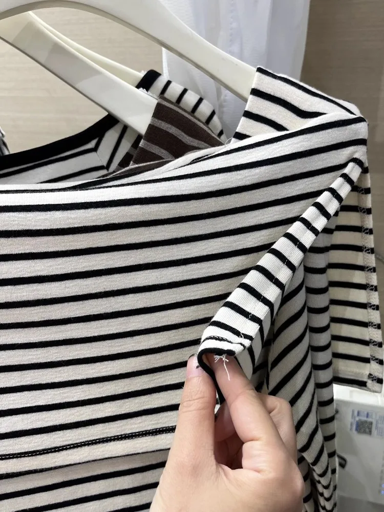 Bluzka damska plus size 300, koreański styl, w paski, długa, z jednym ramieniem, T-shirt, moda damska, casual, wyszczuplająca, na jesień.