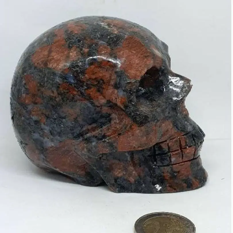 100mm Skull Statue Natural Crystal Red Amphibole Stone Hand-Carved Small Skull For Healing And Furnishing Articles 1pcs