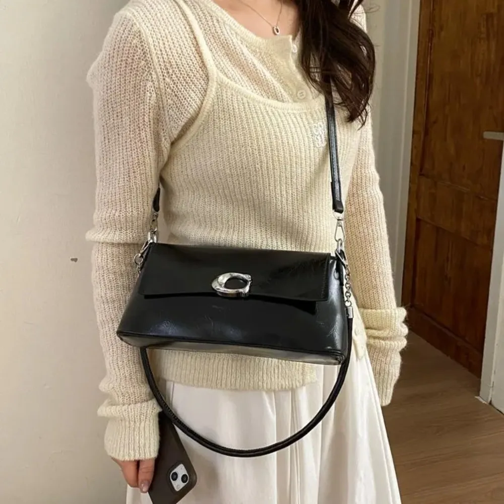 

2026 Korean Version of Niche Design One-shoulder Personalized Casual Bag Foreign Style Crossbody Bag High-end Commuter Bag