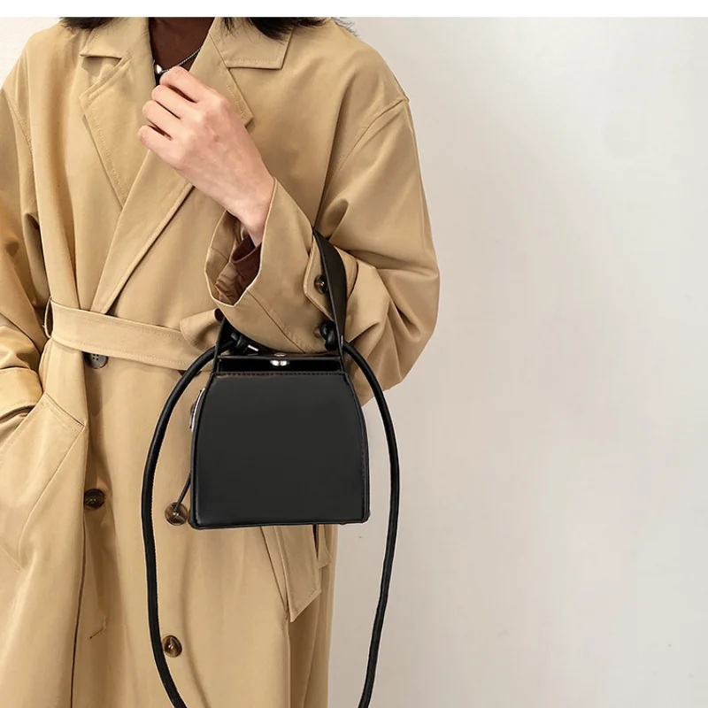 New 2023 Bucket Bag Handbag Box Design Fashion Trend All-match Square Crossbody Bag Shoulder Bag Solid Color PU Leather