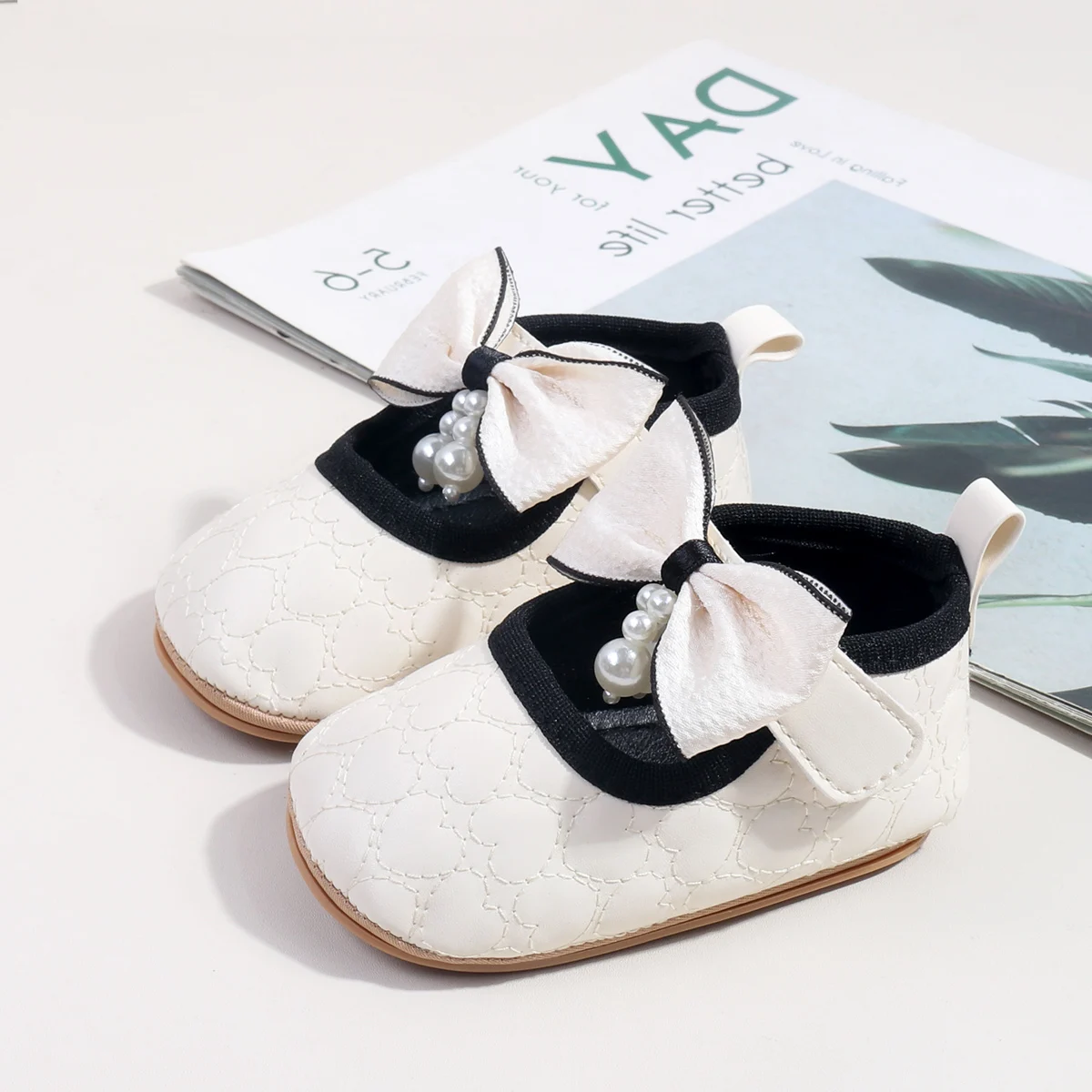 2025年春と秋のベビーガールズファーストウォーキング屋内外幼児用シューズ0-18ヶ月ベビー プリンセスシューズ美しい靴