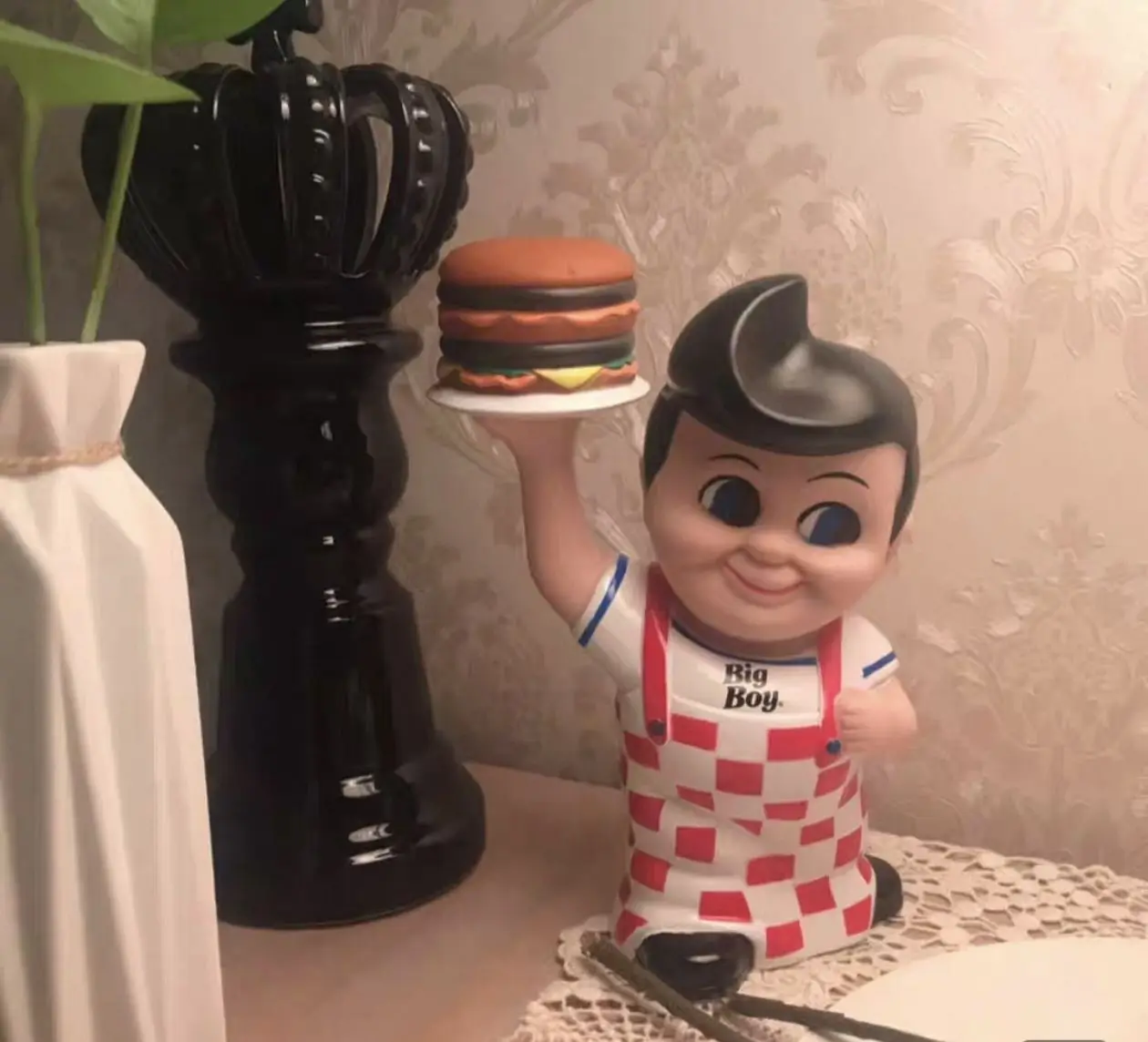 17 cm Bobs Big Boy Anime Figure Coin Box Modello Doll Classic Cartoon Decor Action Figures Da Collezione B-Boy Hamburger Piggy Bank