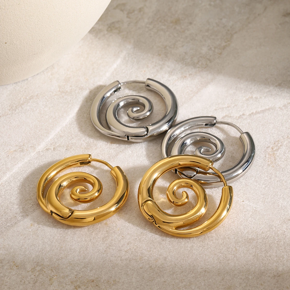 Uworld-pendientes delicados de acero inoxidable con rosca en espiral para mujer, aretes delicados de Metal chapado en oro de 18 quilates, joyería Ins, regalo