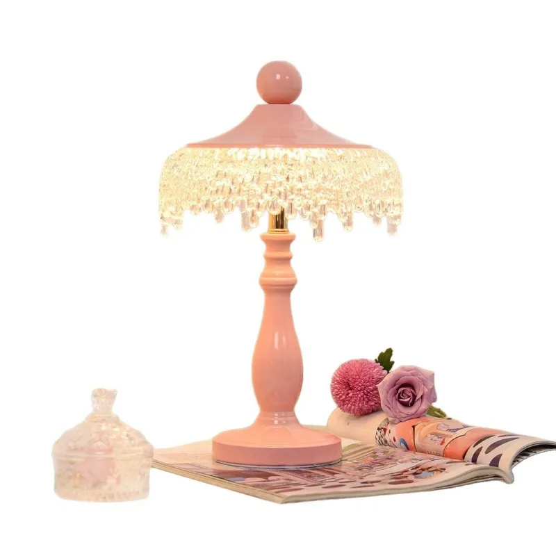 Cream wind table lamp, bedroom bedside table lamp, light luxury new decorative French wedding atmosphere night lamp