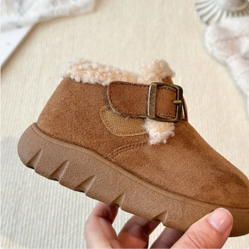 بطاقة بناتي ملونة باللون القهوة مع أحذية رياضية مخملية 2025 شتاء منتج جديد أحذية قطنية للأطفال أحذية ثلج للأولاد أحذية كاجوال 23-32