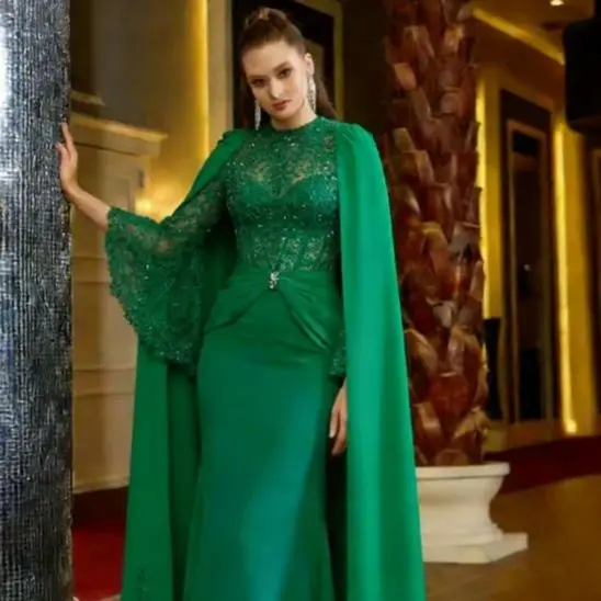 ชุดแม่เจ้าบ่าวเจ้าสาวสีน้ำเงินยาวหรูหราพร้อมผ้าคลุมไหล่เก๋ไก๋สำหรับงานแต่งงาน ชุดราตรีสำหรับแขกในงานแต่งงาน สามารถสั่งตัดได้