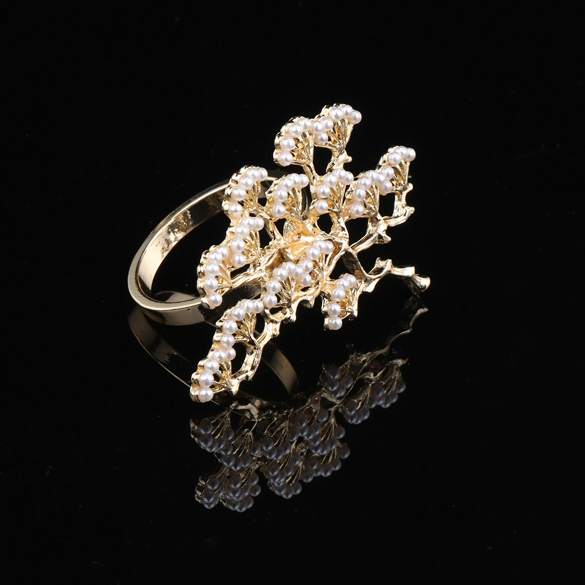 

2 pcs Shaped Alloy Rings Golden For Dinner Banquet Dinner Napkin Ring For Restaurant Wedding Party Decoration Pearled Napkin