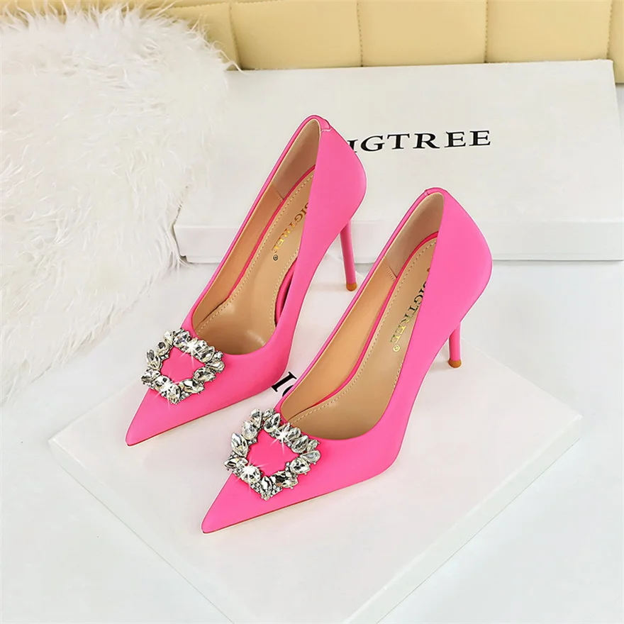 

Woman Pumps Silk Fabrics High Heels Shoes Women Pointed Metal Water Drill Buckle Pump Wedding Shoes Female Stiletto Ladies Heel